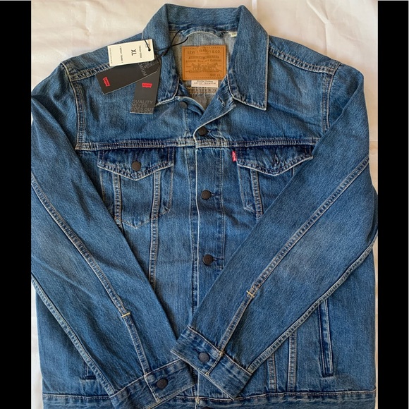 Men’s Levi’s premium Trucker jacket. Brand new with tags. Size XL. Medium wash